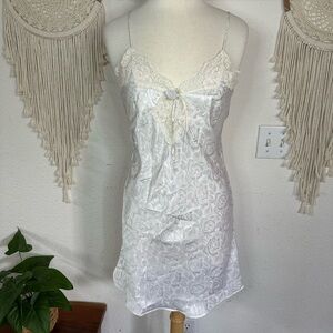 Robinsons Elegant White Satin and Lace Slip nighty medium